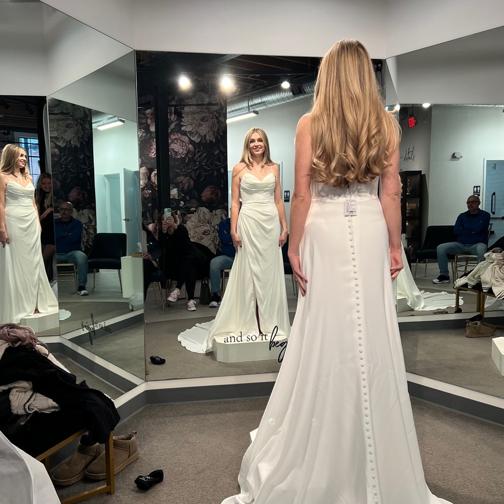 Martina Liana Ivory White Wedding Dress
